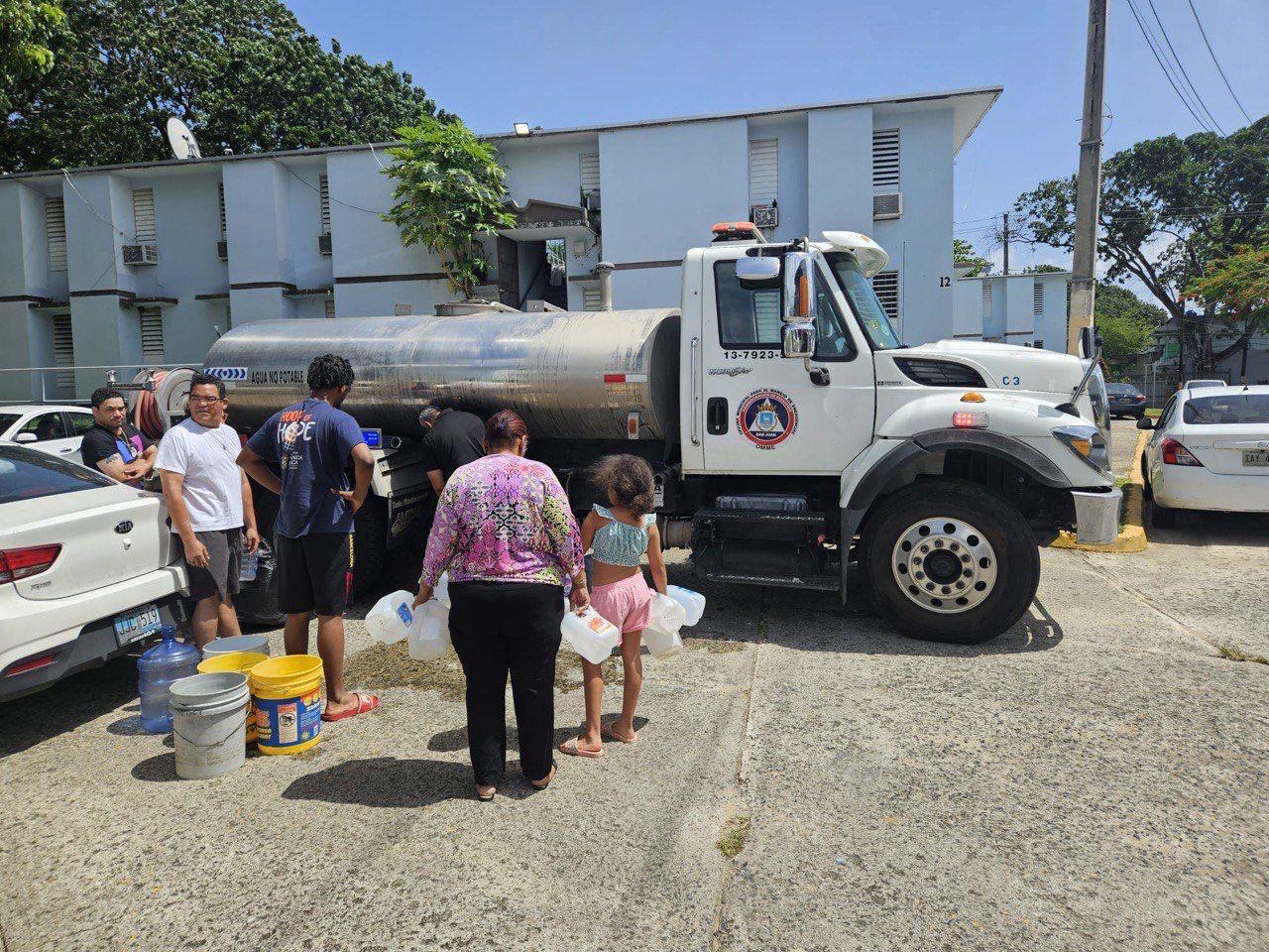 SJ continúa apoyo a comunidades afectadas por falta de agua | NewsPR