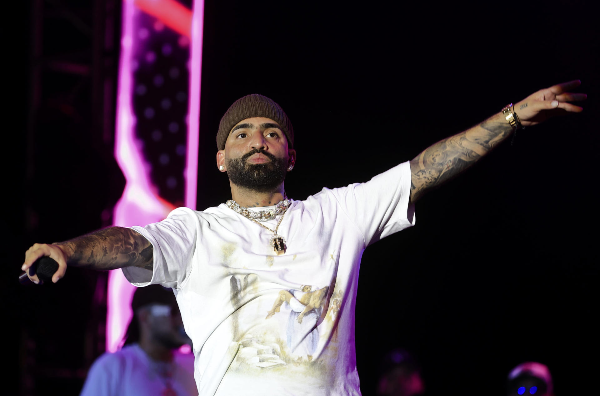 Imagen de la cobertura de: Arcángel nombra a su "heredero al trono" tras concierto en Ciudad de México