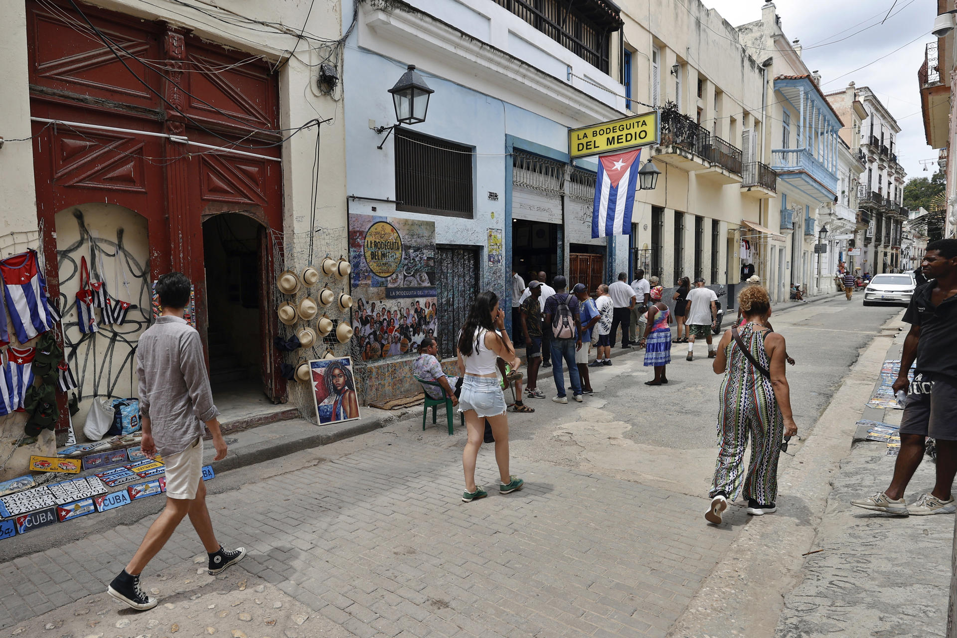 Imagen de la cobertura de: Caen las visitas turísticas a Cuba en el primer semestre de 2026
