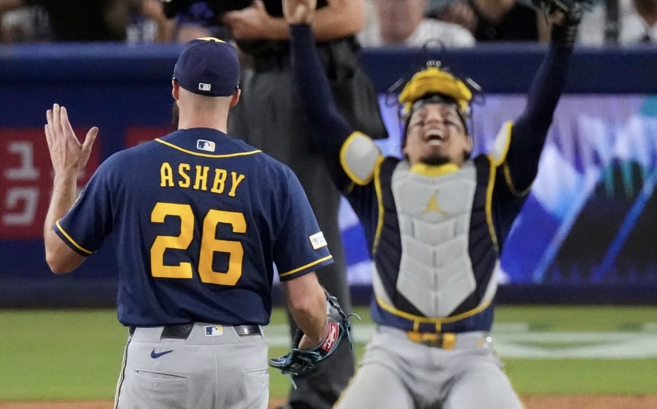 Imagen del artículo de NewsPR: Milwaukee barre a los Dodgers y regresa a la Serie Mundial tras 44 años