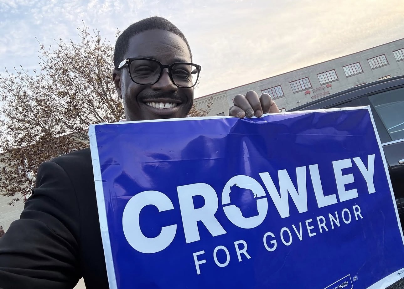 Imagen de la cobertura de: Crowley toma ventaja mínima sobre Hong en la carrera por gobernar Wisconsin