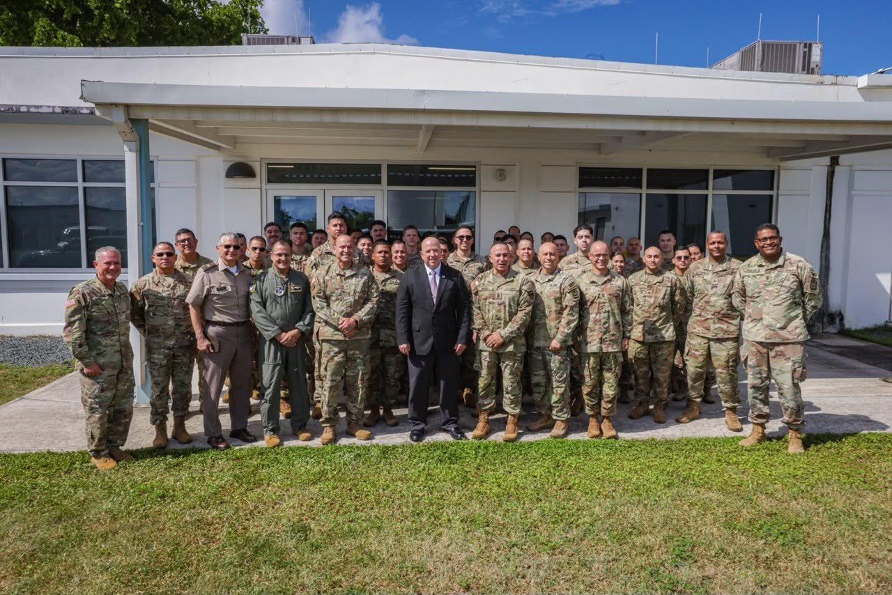 Imagen del artículo de NewsPR: Asesor del secretario de Guerra visita la Guardia Nacional de Puerto Rico