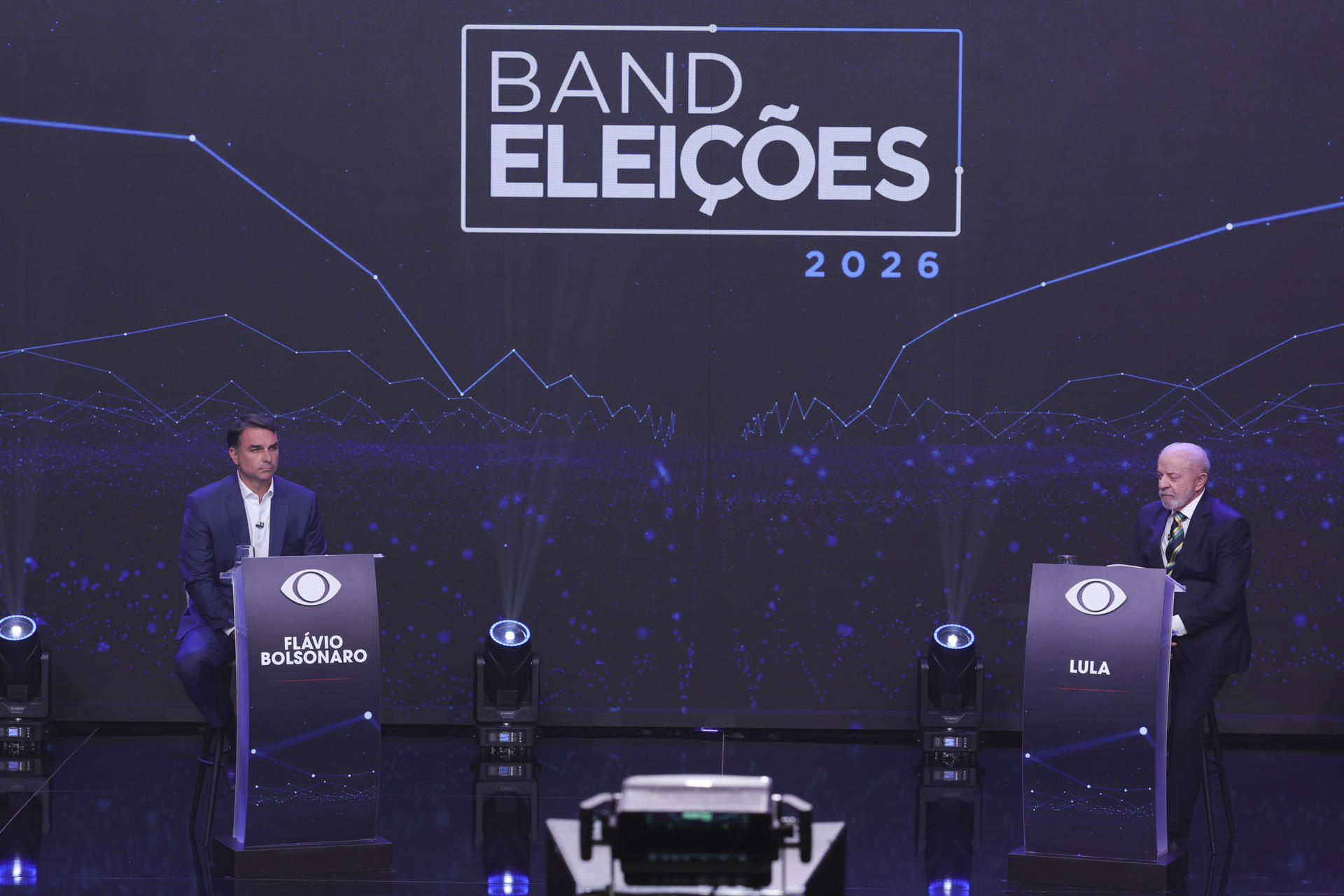 Imagen del artículo de NewsPR: Lula y Flávio Bolsonaro chocan en debate por las sospechas de corrupción de sus entornos