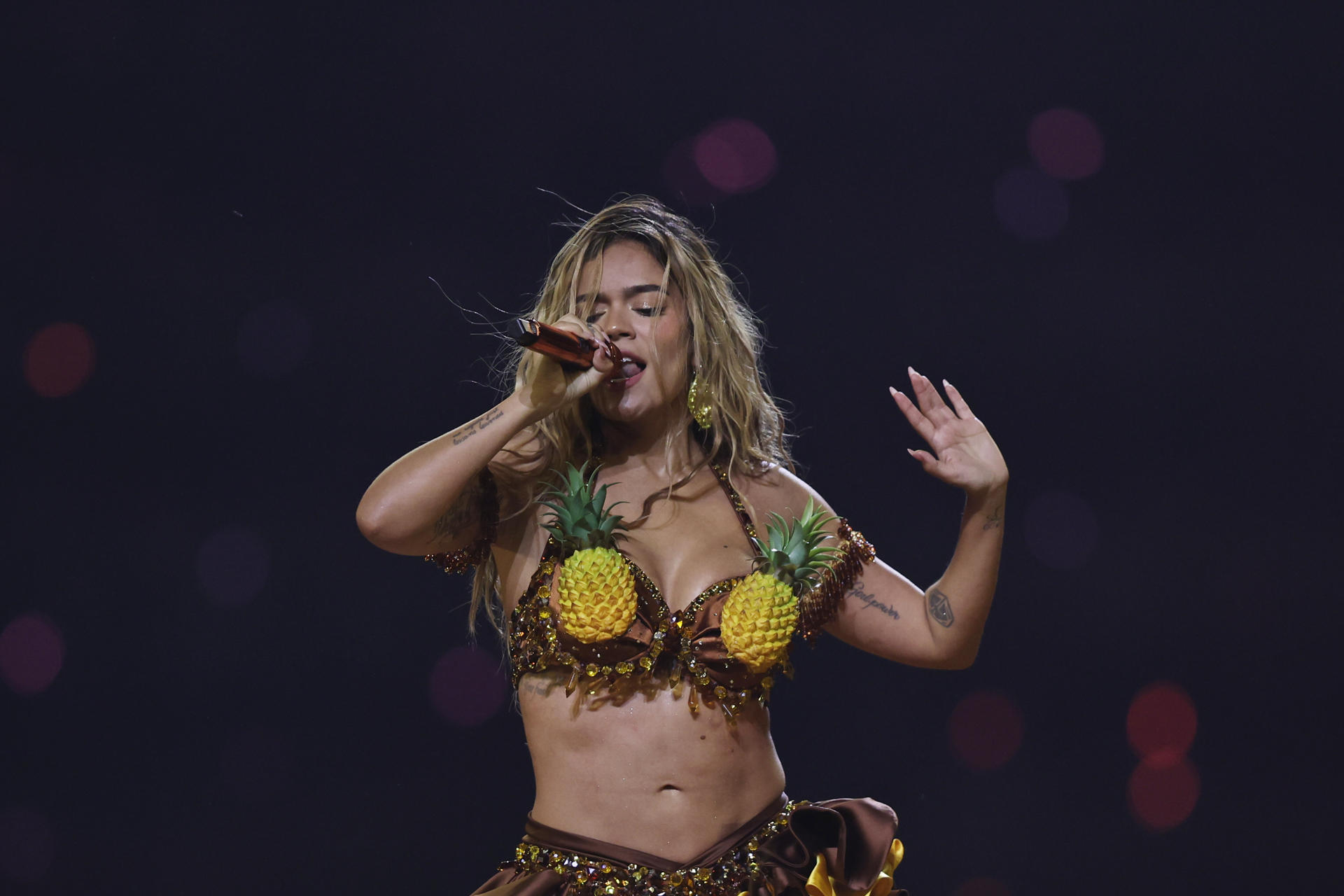 Imagen del artículo de NewsPR: Karol G anuncia nuevo disco, 'No me arrepiento de sentir tanto'