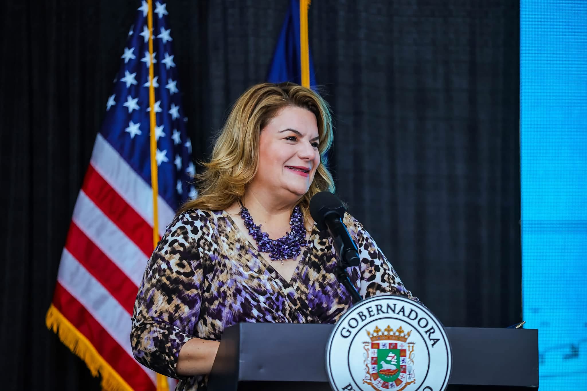 Imagen del artículo de NewsPR: Gobernadora asigna $2.4 millones para que los municipios continúen ofreciendo los servicios esenciales