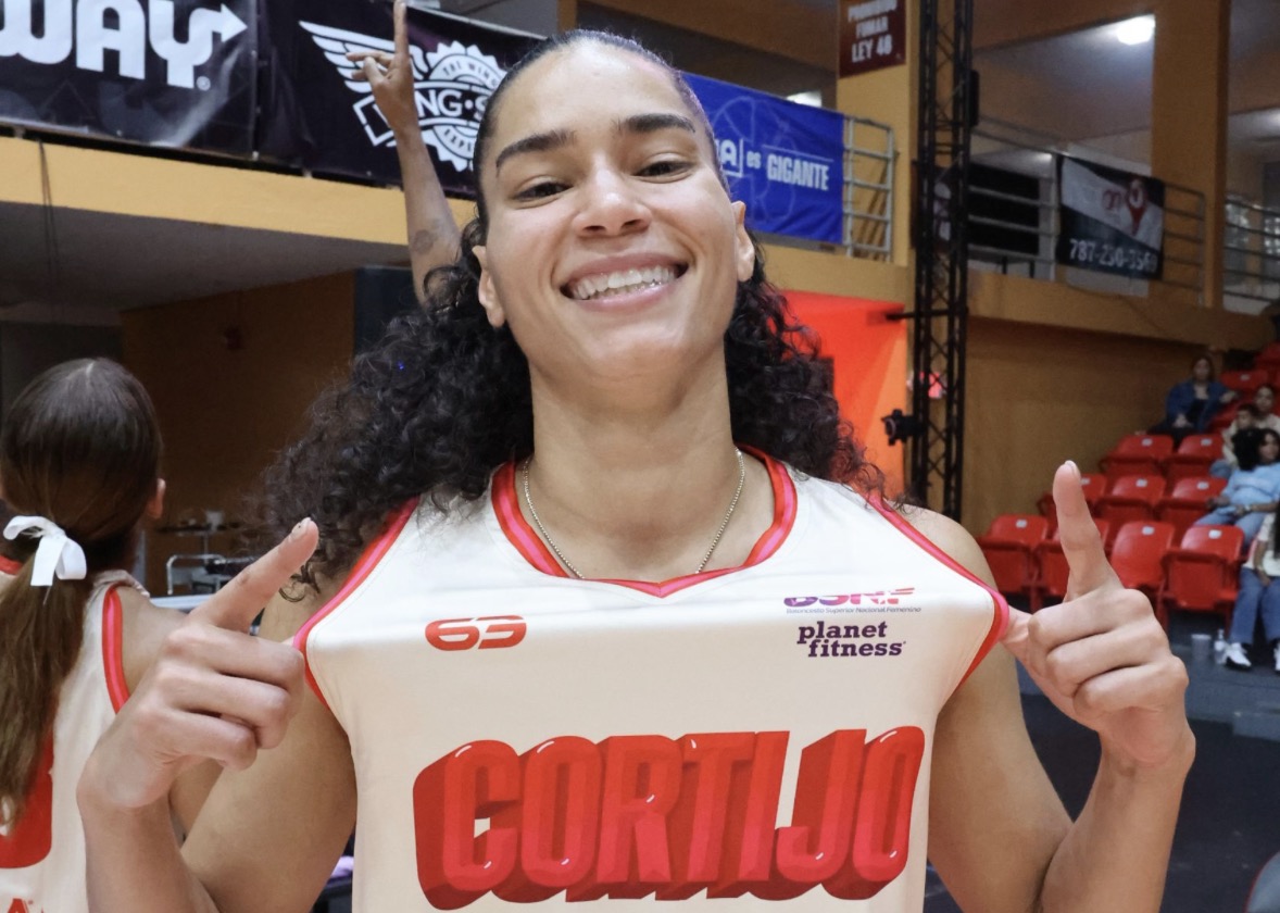 Imagen del artículo de NewsPR: Gigantes de Carolina retiran la camisa de Carla Cortijo