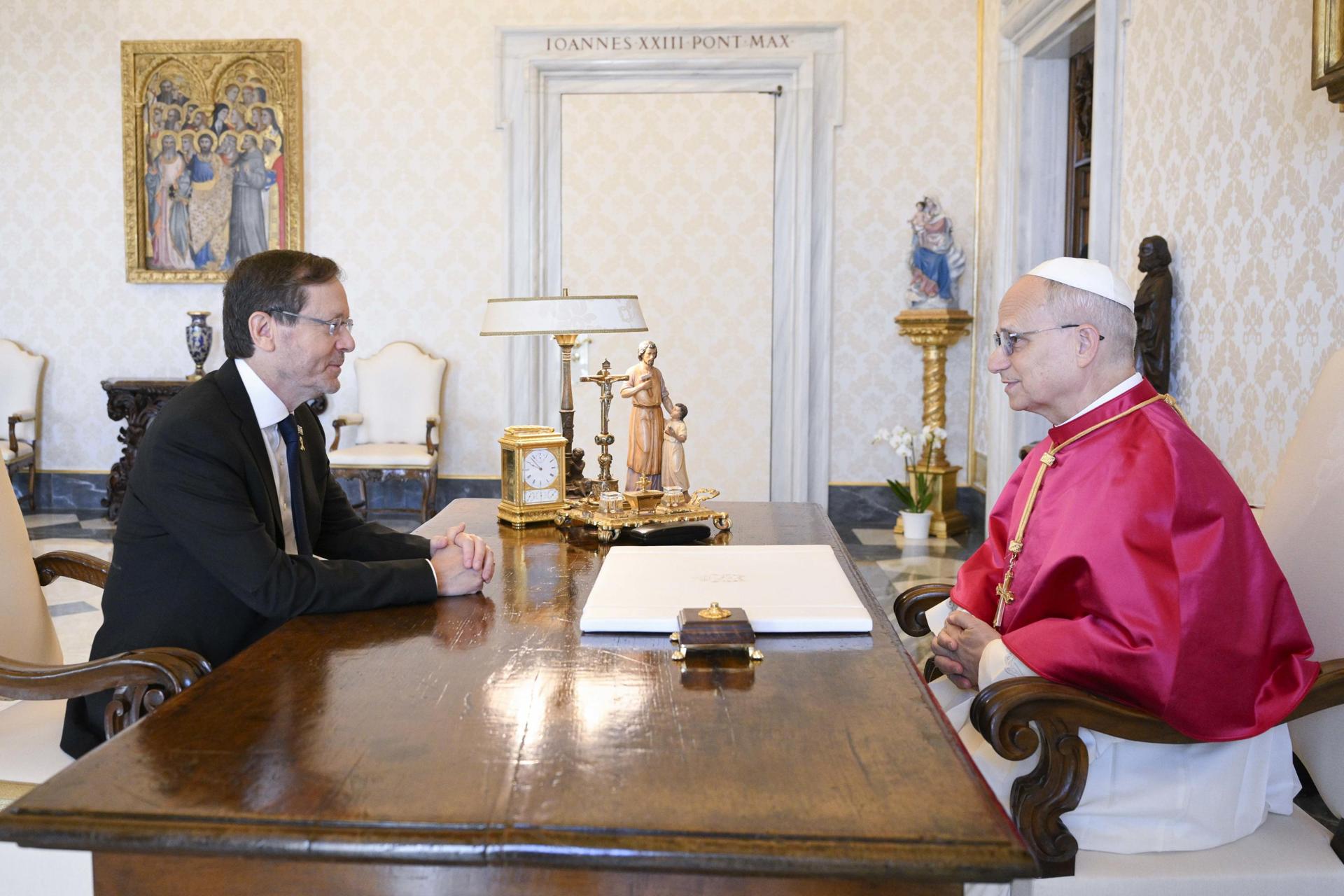 Papa León XIV recibe al presidente de Israel en el Vaticano | NewsPR