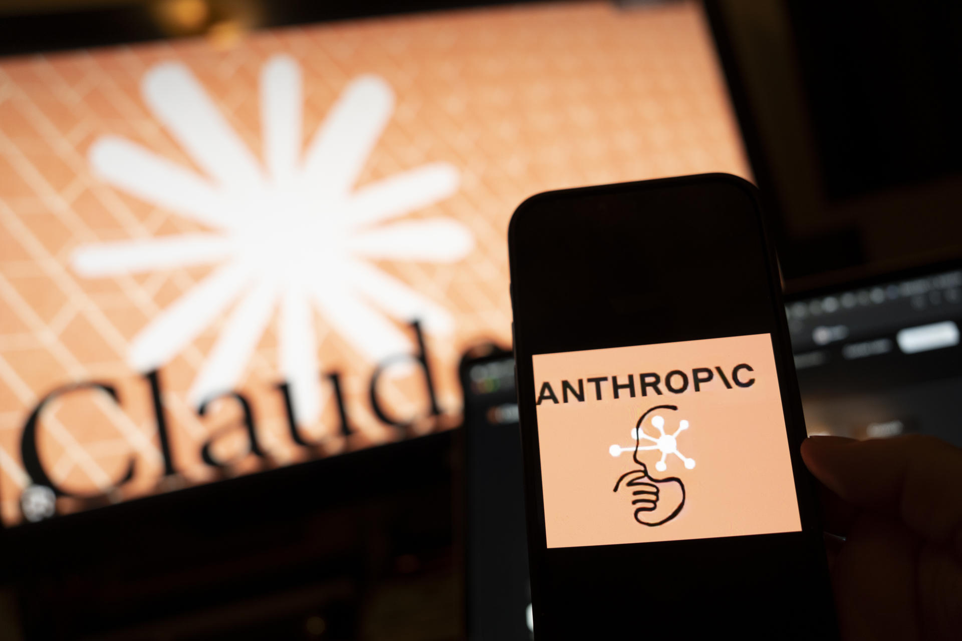 Imagen del artículo de NewsPR: Tres modelos de IA de Anthropic logran acceder a internet y jaquear a tres entidades
