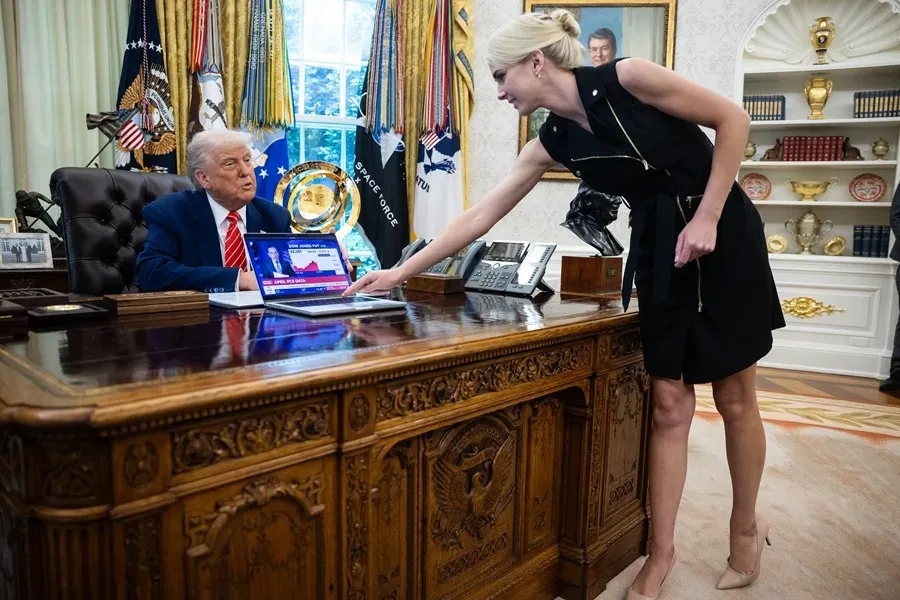 Imagen de la cobertura de: Informe dice que Natalie Harp trabajó un año sin autorización de seguridad en la Casa Blanca
