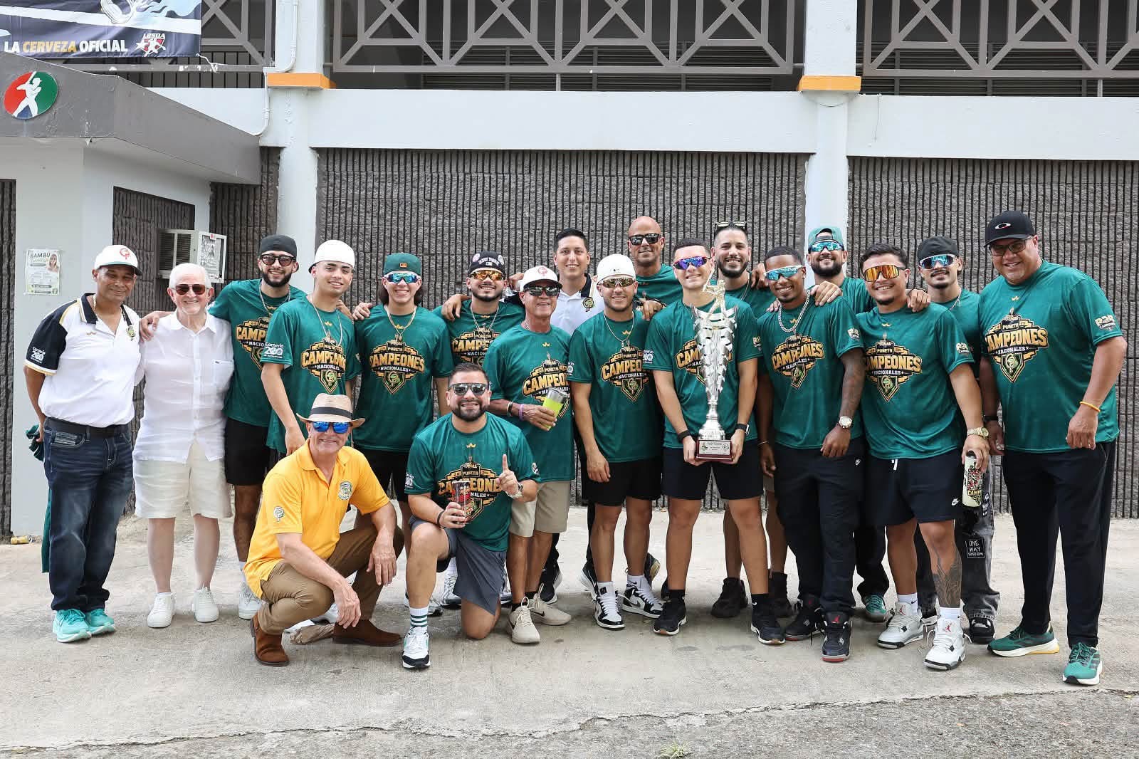 Imagen del artículo de NewsPR: Comerío recibe a campeones de la Doble A con caravana multitudinaria