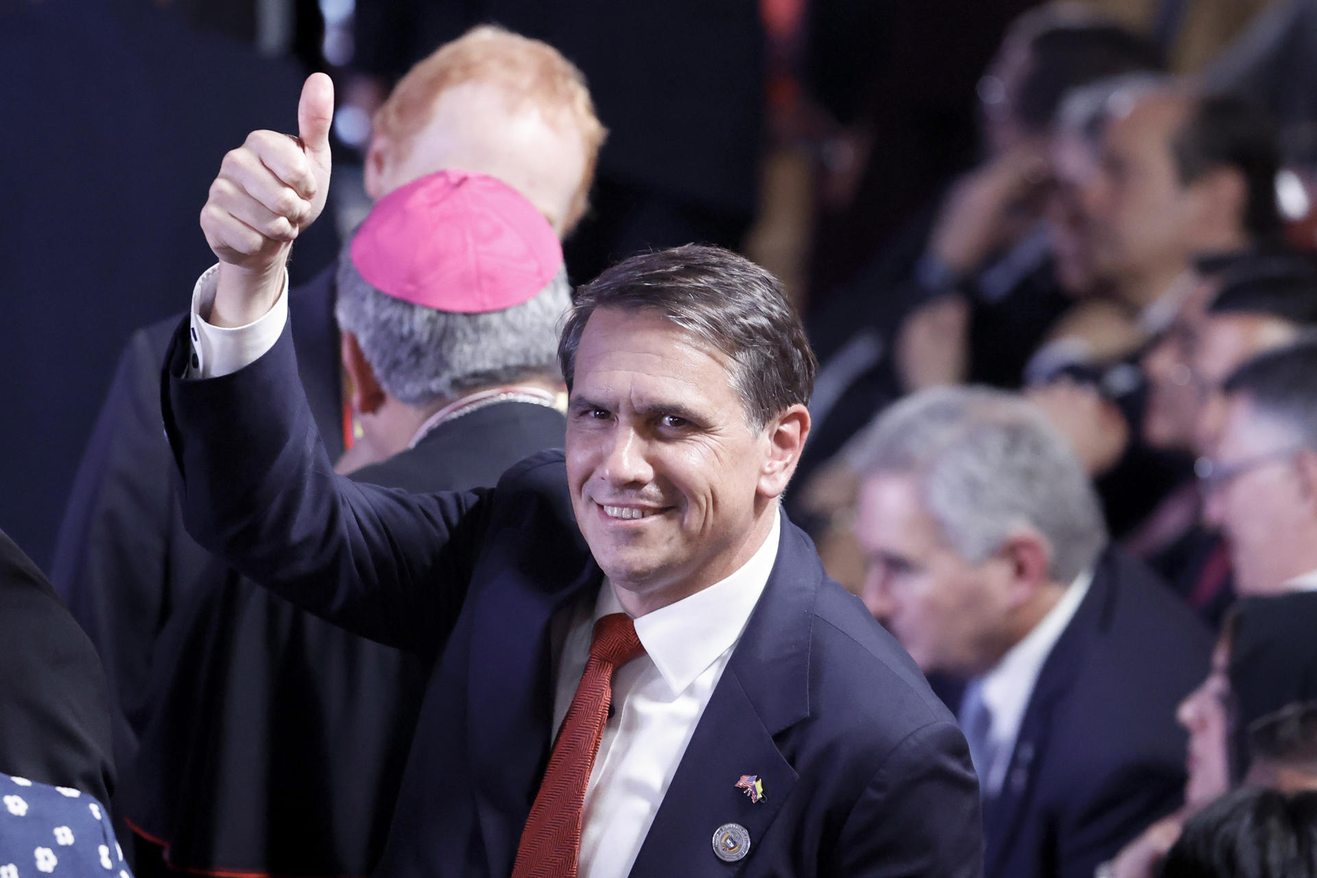 Imagen del artículo de NewsPR: El Senado de EE.UU. confirma a Todd Blanche como fiscal general
