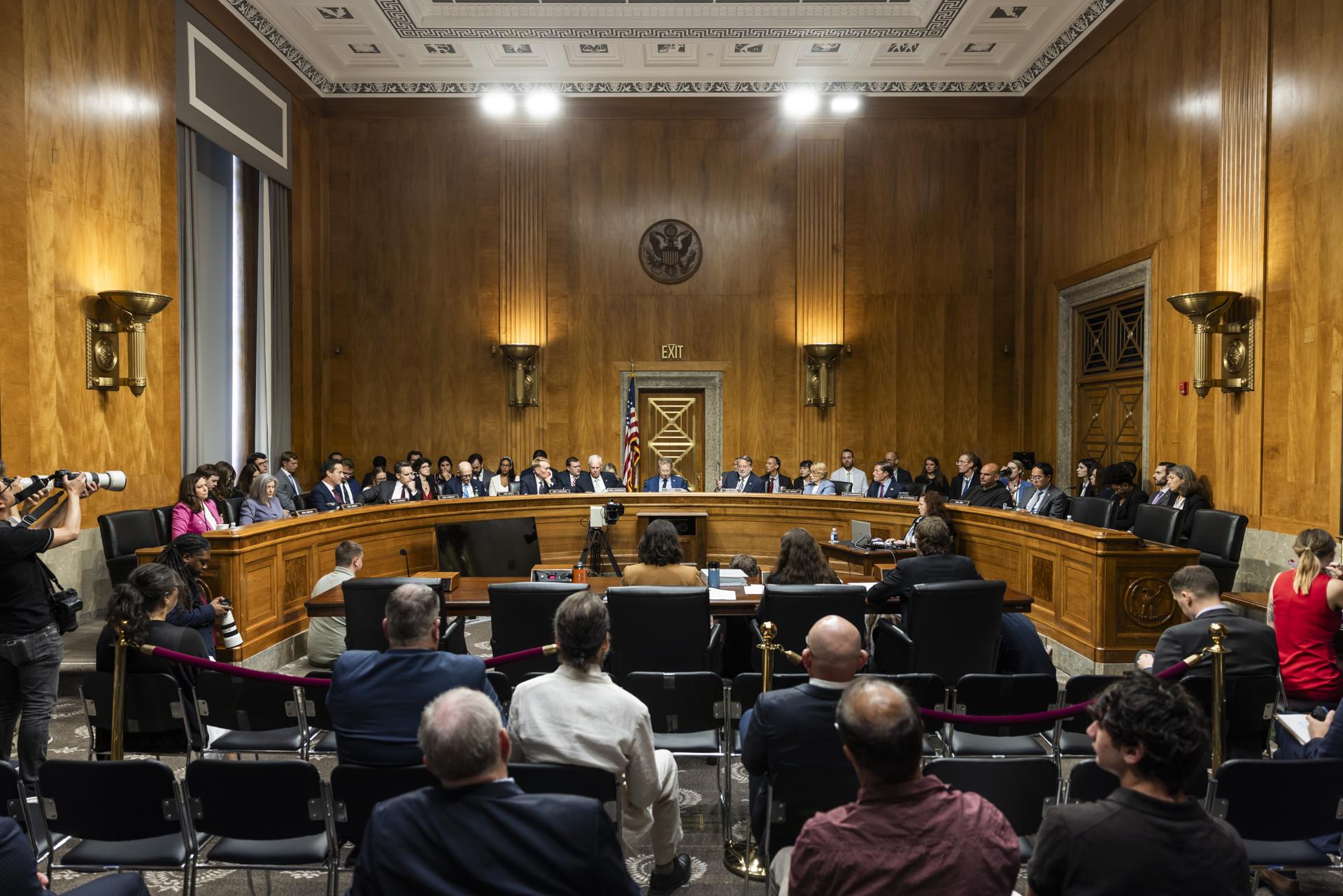 Imagen del artículo de NewsPR: Un comité del Senado vota a favor de declarar a Fauci en desacato al Congreso