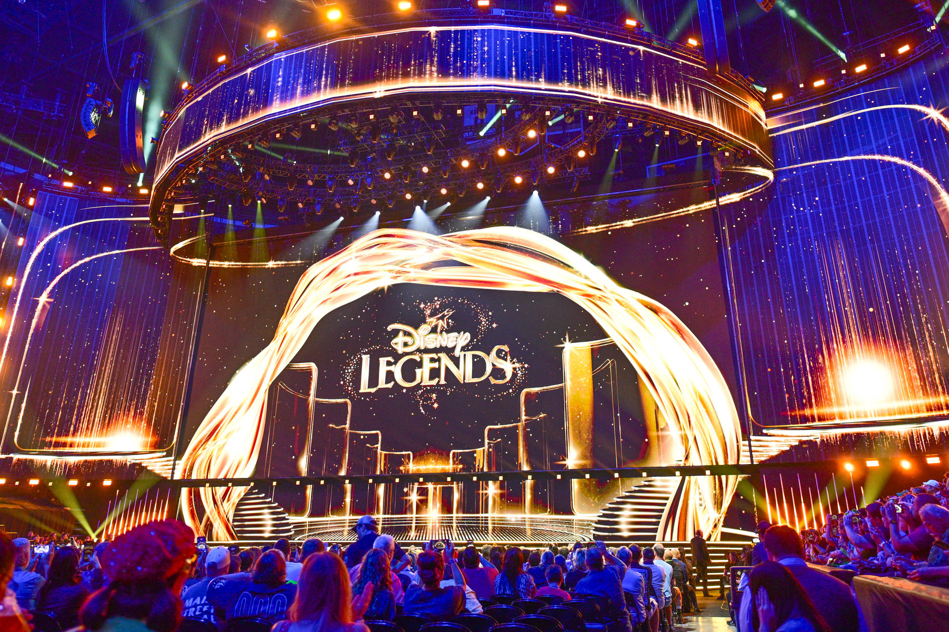 Imagen del artículo de NewsPR: Anne Hathaway, Jonas Brothers y Dwayne Johson consagran su legado como Leyendas de Disney
