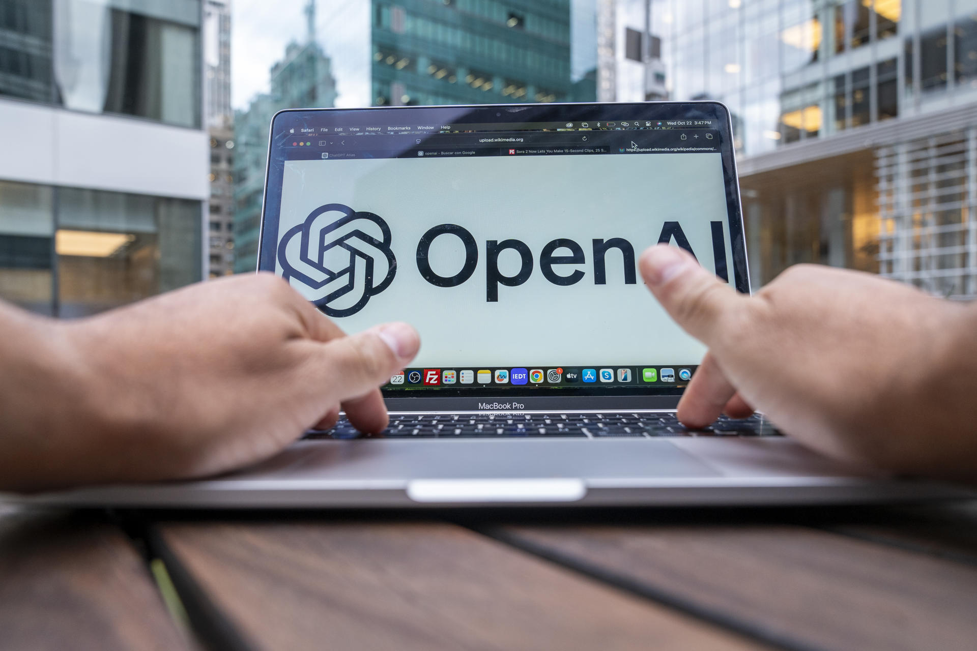 Imagen del artículo de NewsPR: OpenAI paraliza nuevo modelo de IA Astra por considerarlo un riesgo de ciberseguridad