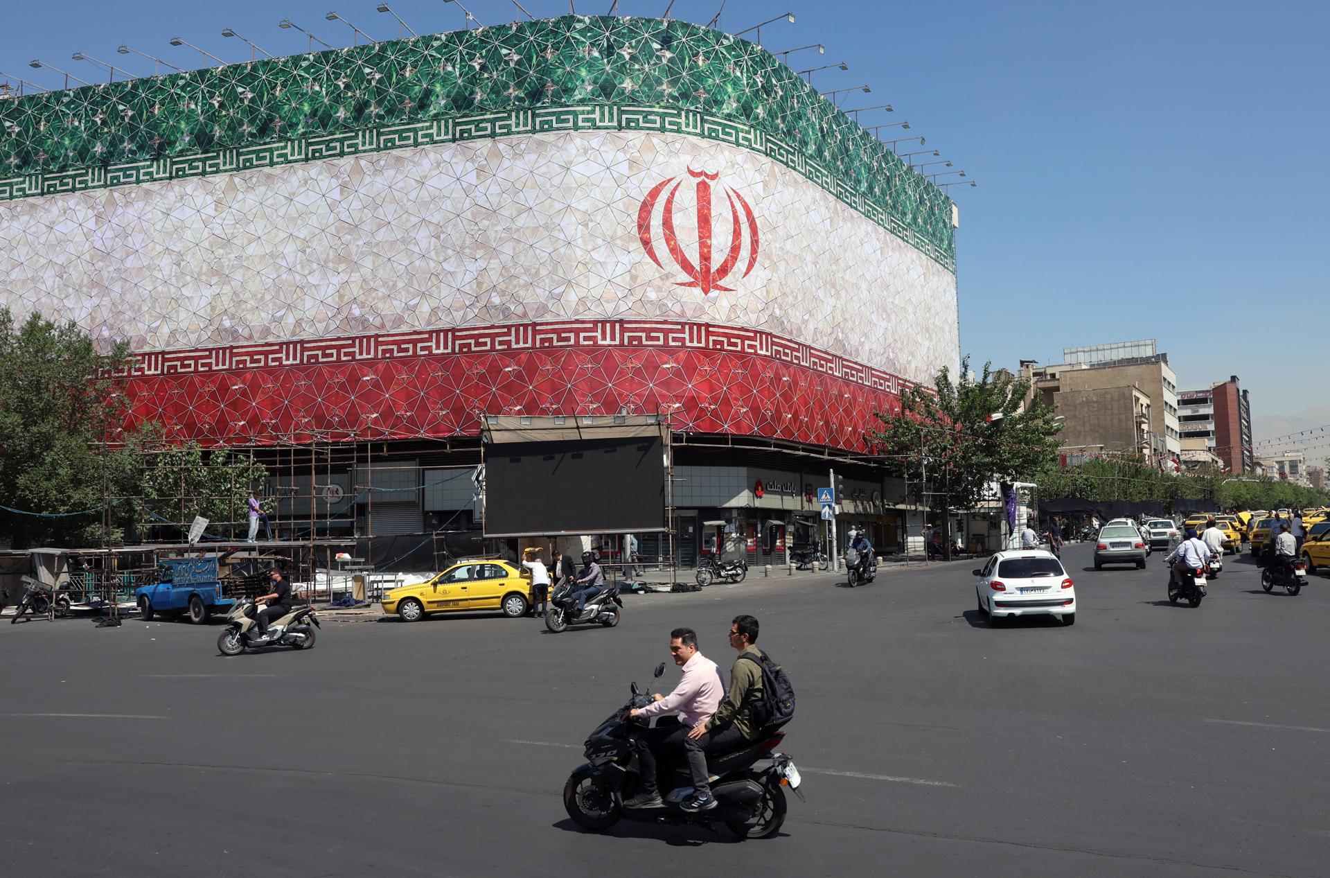 Imagen del artículo de NewsPR: Irán reporta ataques estadounidenses contra la isla de Larak