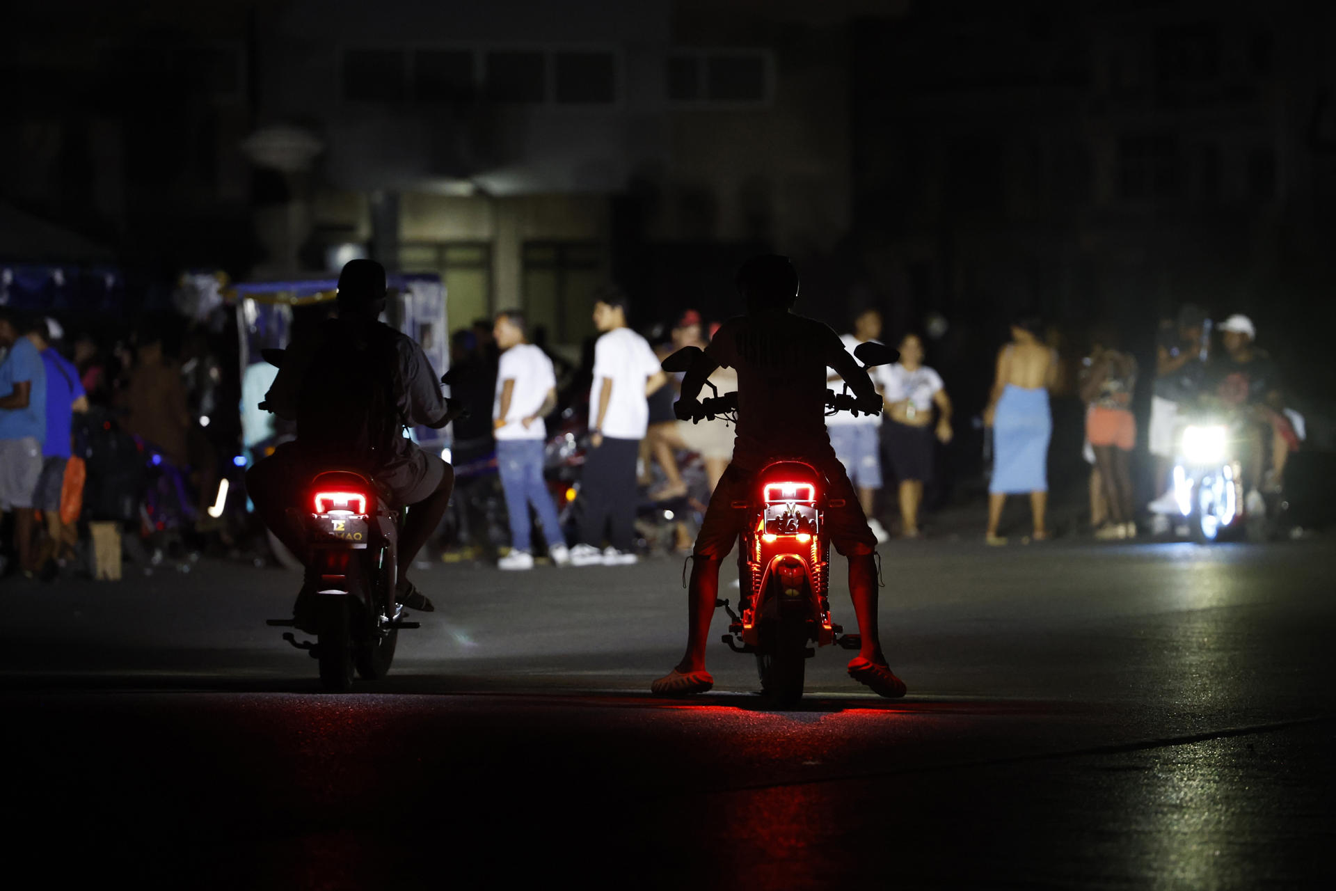 Imagen del artículo de NewsPR: La mitad de Cuba se queda sin energía eléctrica tras caída parcial del sistema