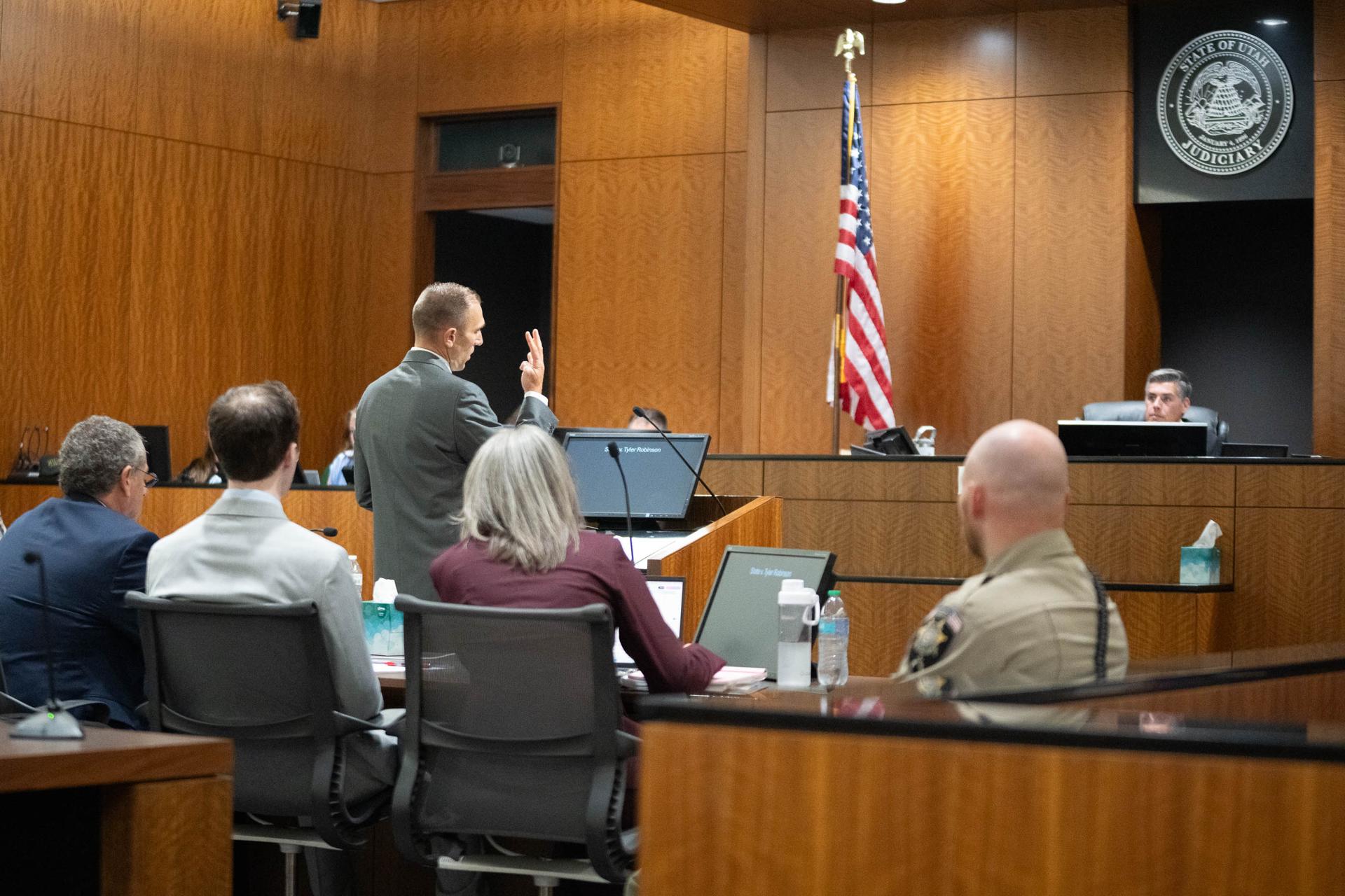 Imagen del artículo de NewsPR: Juez de Utah ordena que Tyler Robinson vaya a juicio por el asesinato de Charlie Kirk