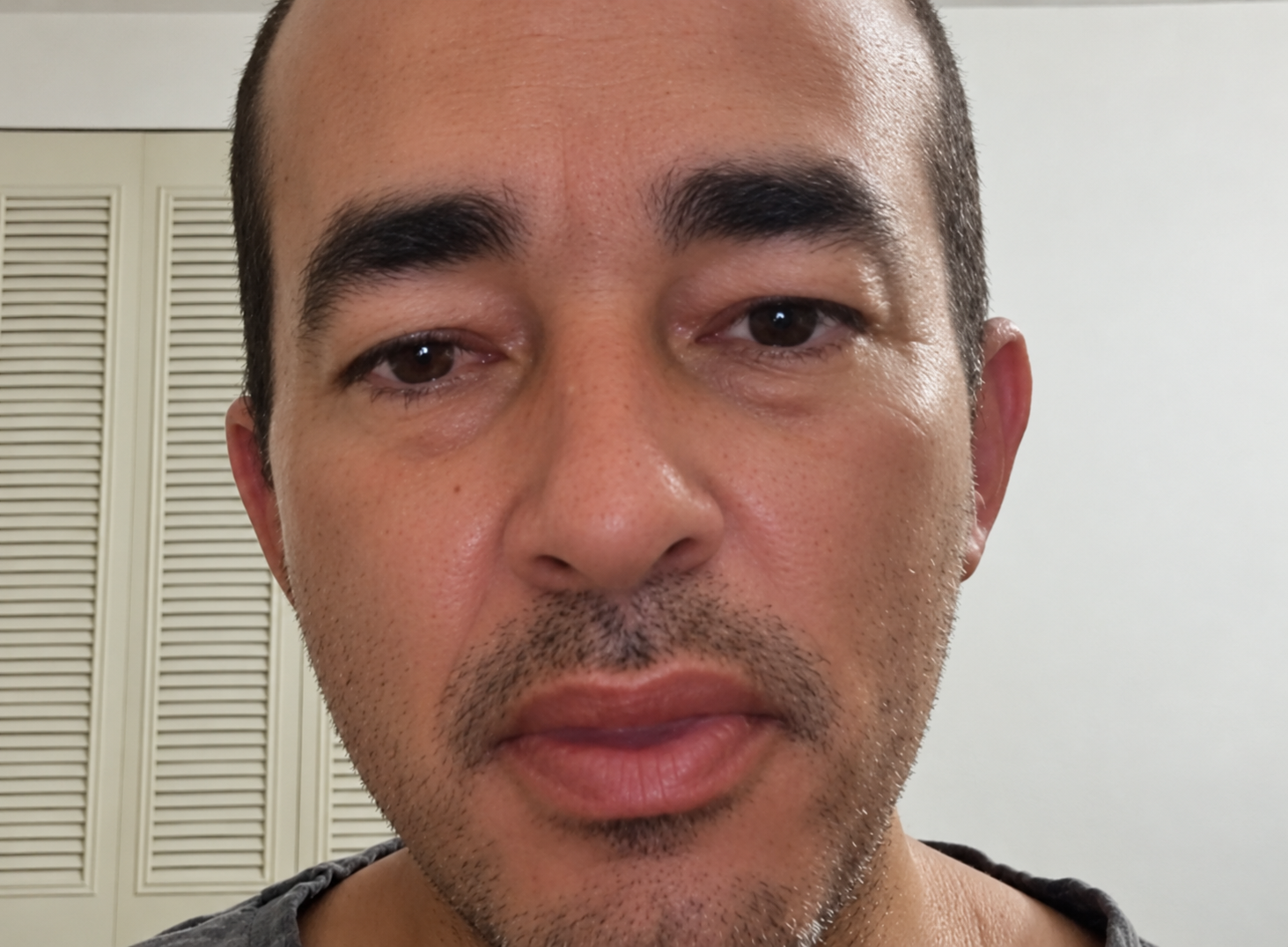 Imagen del artículo de NewsPR: Recomiendan multa de $3,000 a Eliezer Molina por monetizar videos del Senado
