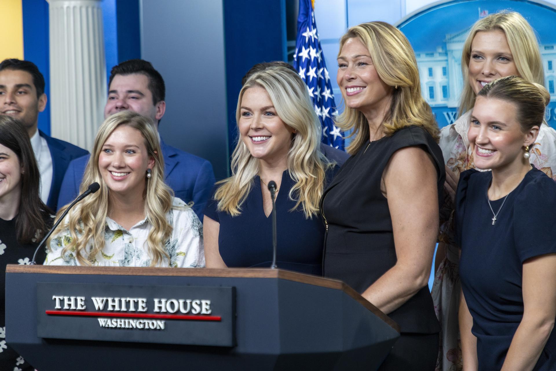 Imagen del artículo de NewsPR: Trump aún no ha tomado una decisión sobre el reemplazo de su secretaria de Prensa saliente