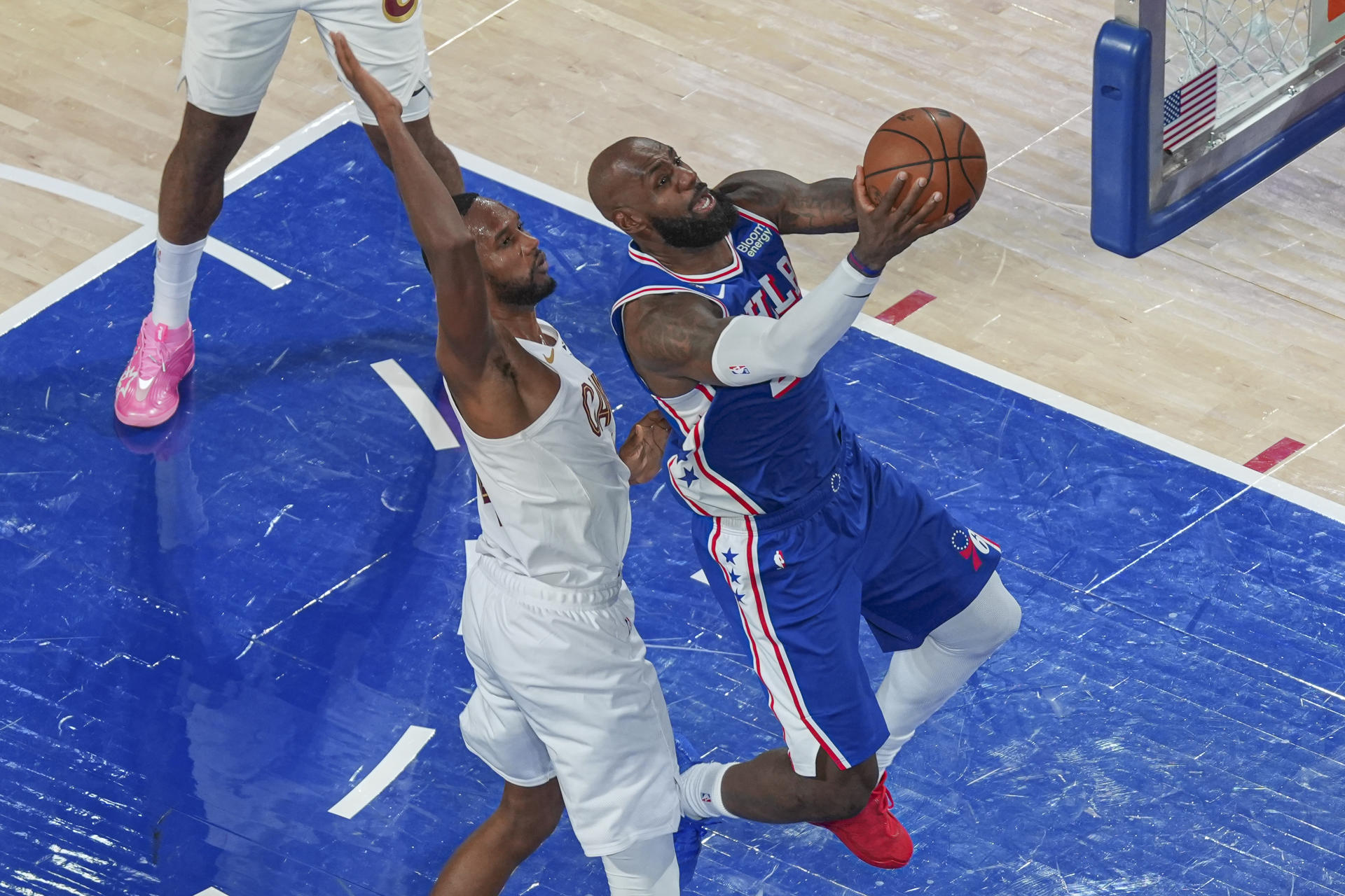 Imagen del artículo de NewsPR: LeBron y los 76ers remontan 27 puntos y dejan en evidencia a los Cavaliers