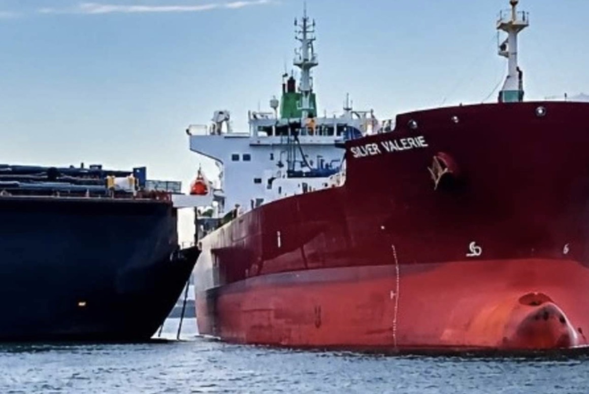 Imagen del artículo de NewsPR: Embarcación de combustible se mueve y choca con otro barco en Muelle de San Juan