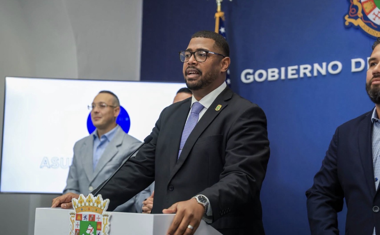 Imagen del artículo de NewsPR: Gobierno evalúa recuperar costo adicional por uso de diésel tras entrada de barcaza de gas