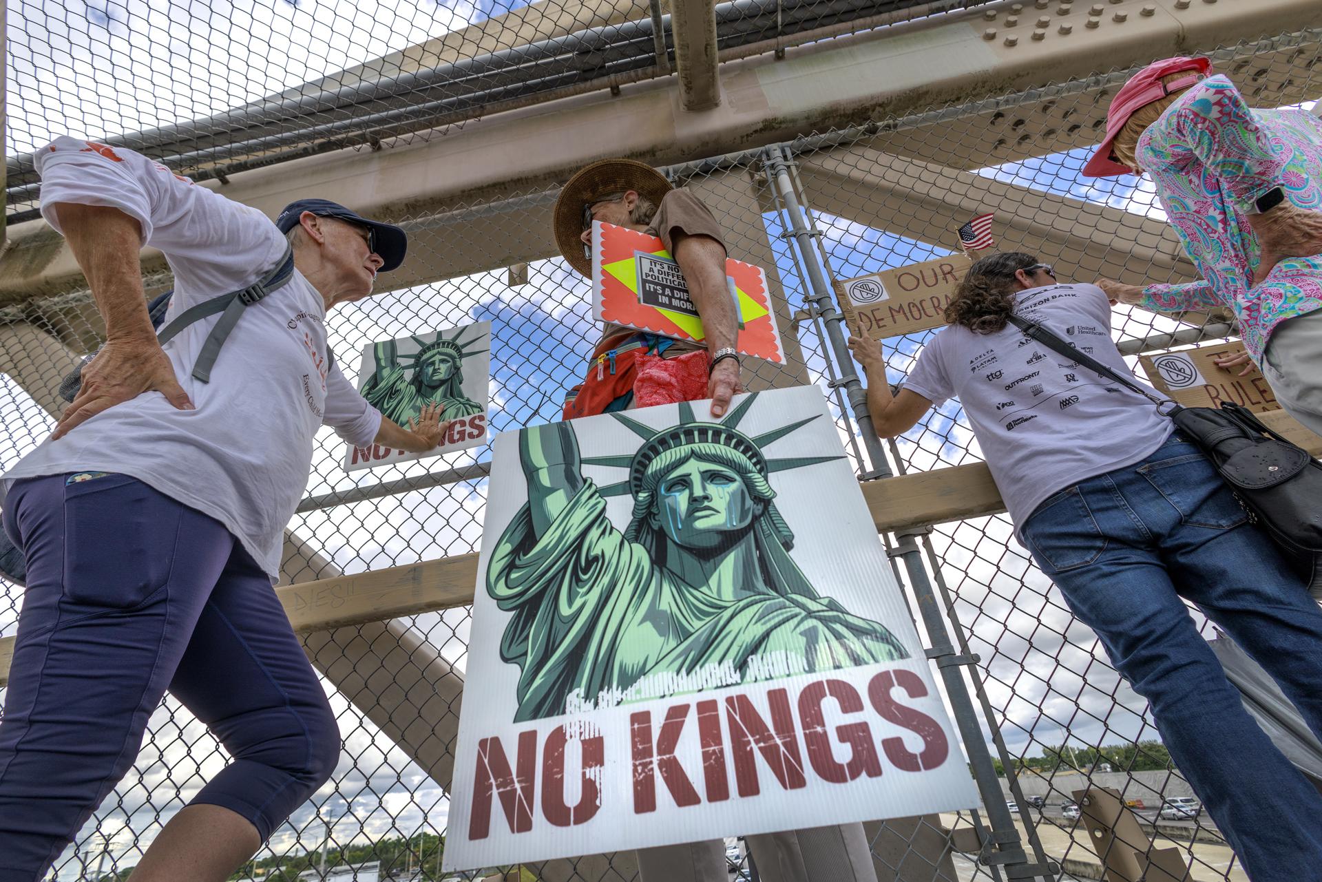 Imagen del artículo de NewsPR: Más de 2,500 eventos de ‘No Kings’ impulsan el voto anticipado en Estados Unidos