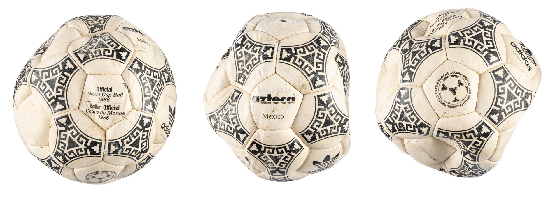 Imagen de la cobertura de: Subastan balón de la “Mano de Dios” de Maradona por más de $3 millones