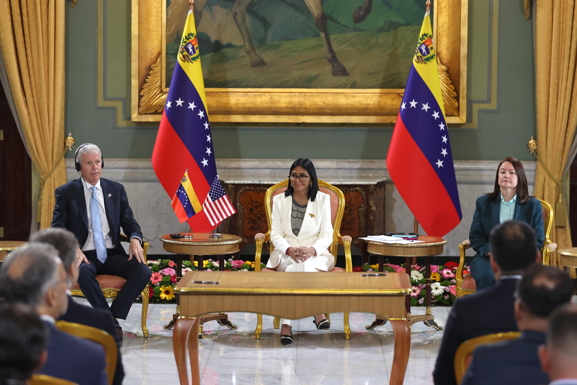 Imagen del artículo de NewsPR: Trump acelera la firma de contratos tras histórico acuerdo petrolero con Venezuela