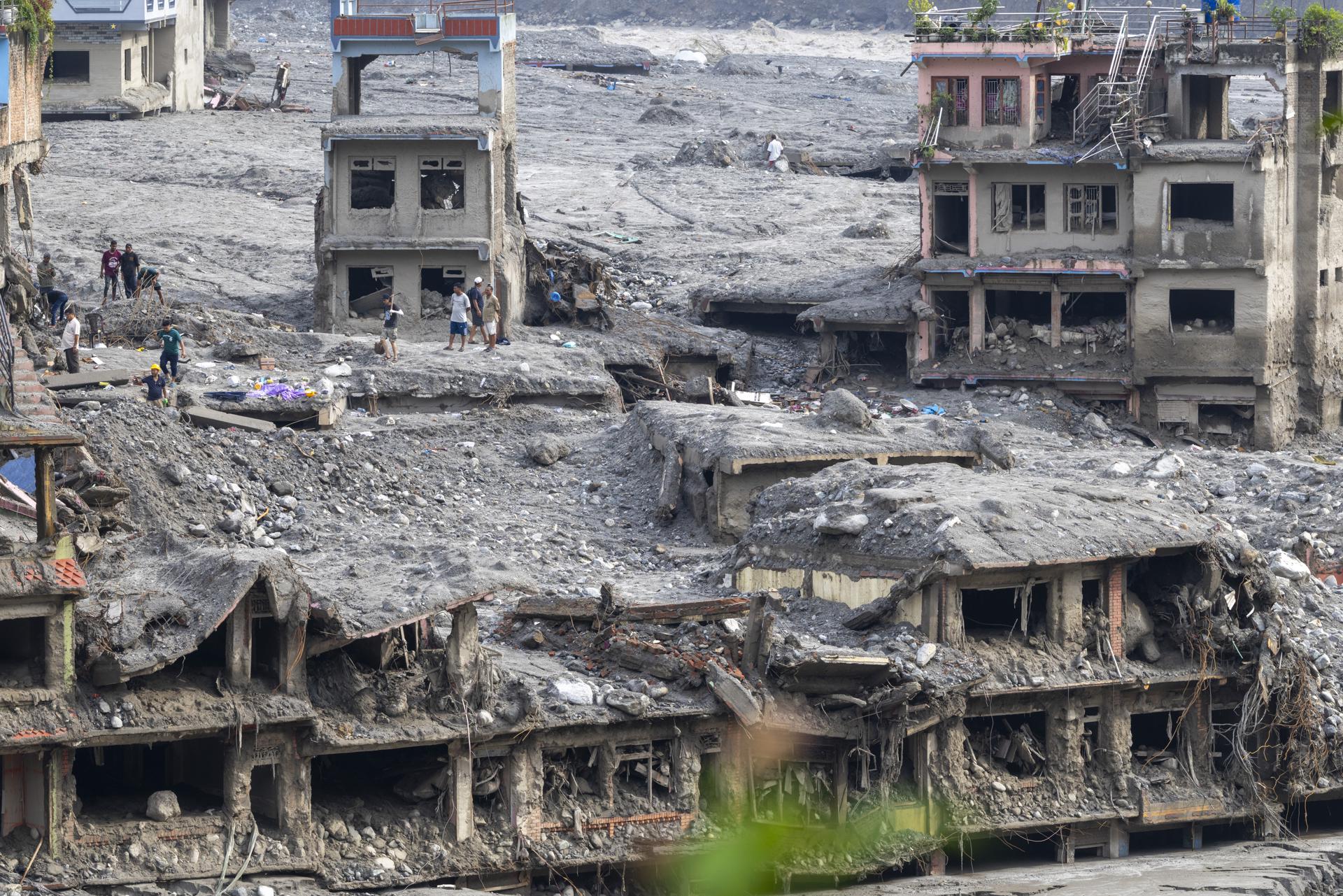 Imagen del artículo de NewsPR: Nepal eleva a 1,355 los muertos y mantiene en casi 5,000 los desaparecidos tras la riada