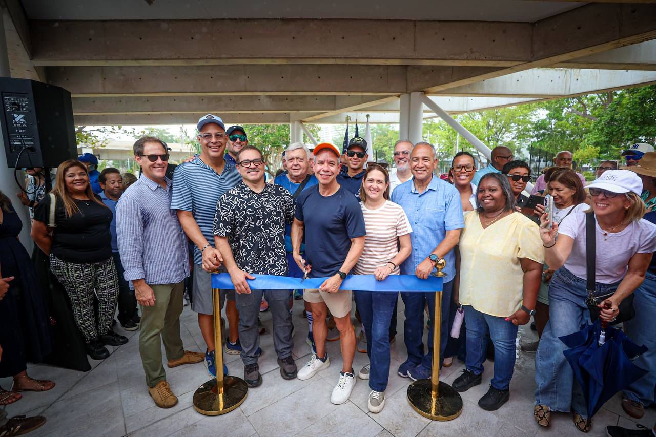 Imagen del artículo de NewsPR: [FOTOS] Miguel Romero inaugura el renovado Parque Gándara en Hato Rey tras inversión de más de $8 millones