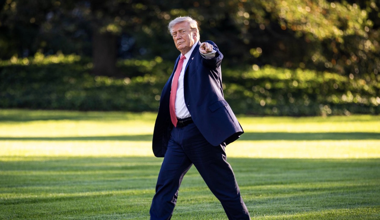 Imagen del artículo de NewsPR: Trump sopesa convertir sala de prensa de la Casa Blanca en piscina como su "último legado"